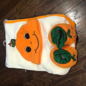 Baby’s first Halloween set 🎃